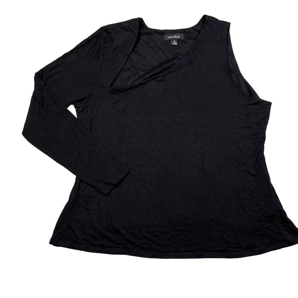 Lea and Viola one shoulder top
